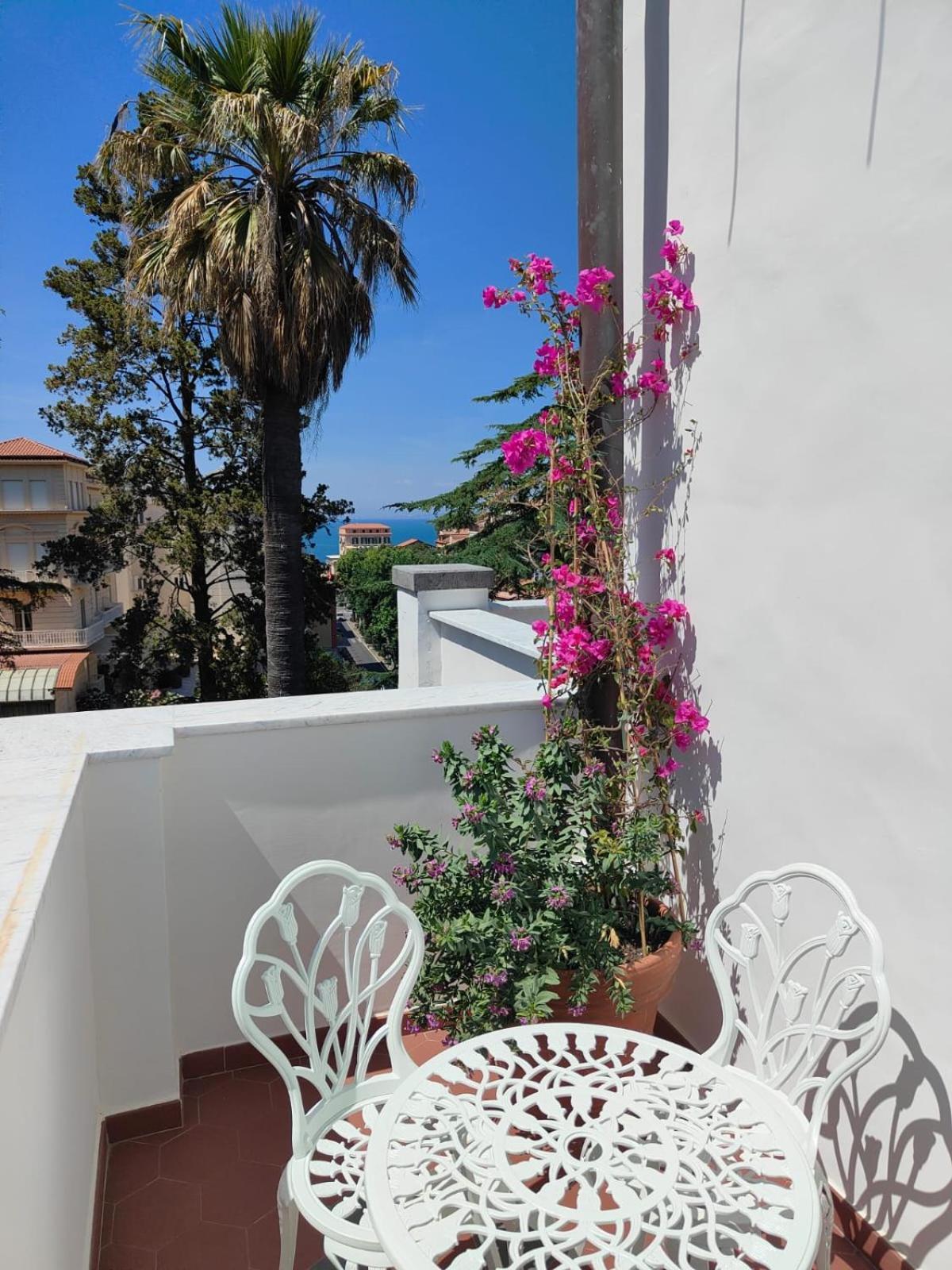 Hotel Casa Enzina Sorrent Exterior foto